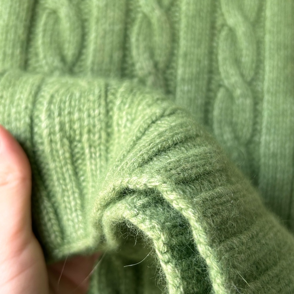 The limited wool and cashmere blend cabled scarf - Picture 3 of 4
